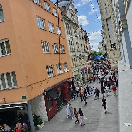 Spacious Tuzlaks Apartments Sarajevo Ferhadija Eksteriør bilde