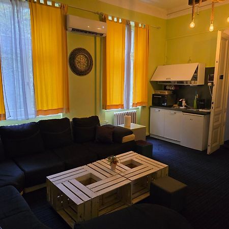 Spacious Tuzlaks Apartments Sarajevo Ferhadija Eksteriør bilde
