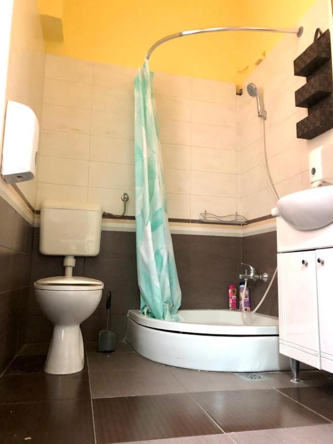 Spacious Tuzlaks Apartments Sarajevo Ferhadija Eksteriør bilde