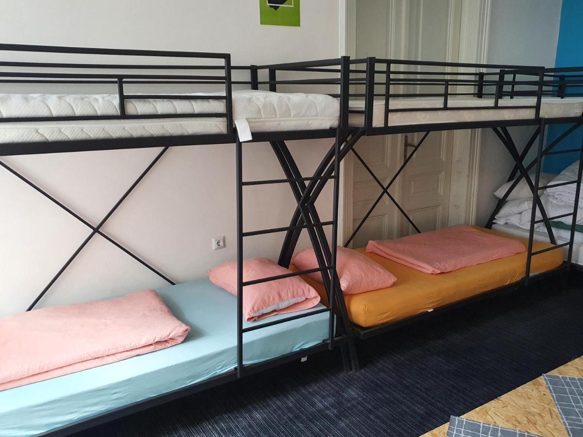 Spacious Tuzlaks Apartments Sarajevo Ferhadija Eksteriør bilde